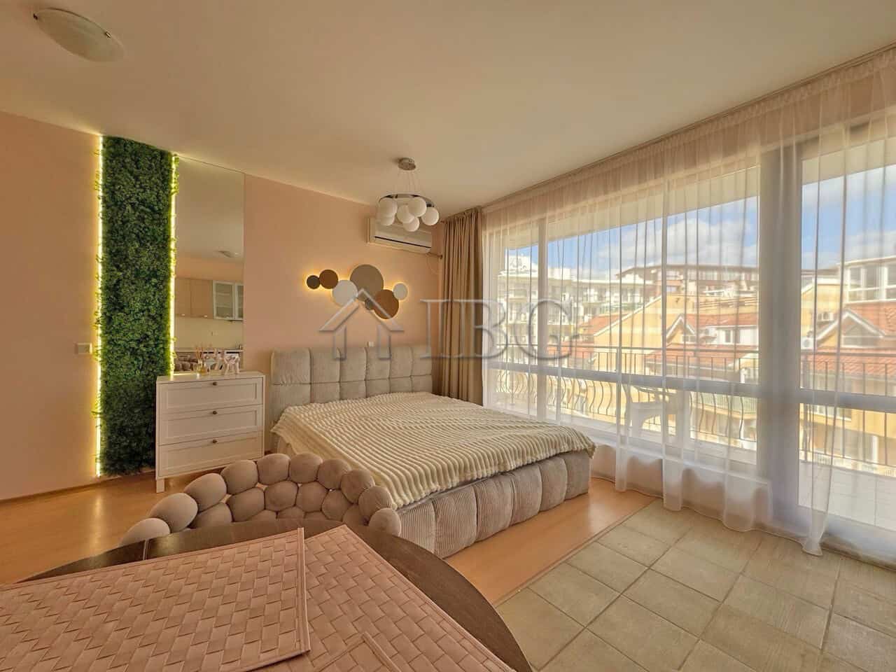 Bright studio apartment with balcony overlooking Diamond Bay, Sunny Beach. Perfect for relaxing and.