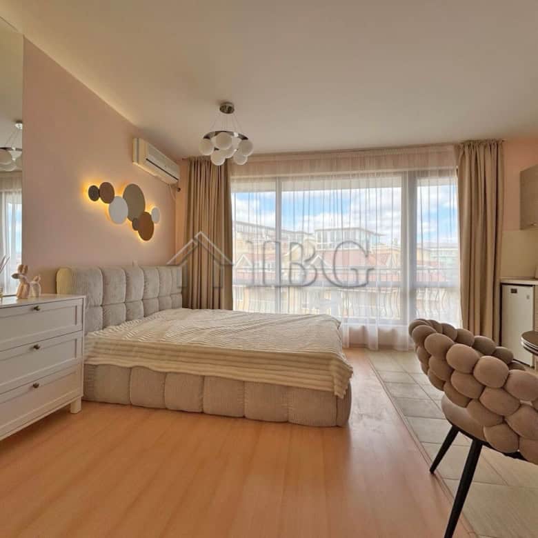 Cozy studio with balcony and sea views in Diamond Bay, Sunny Beach.