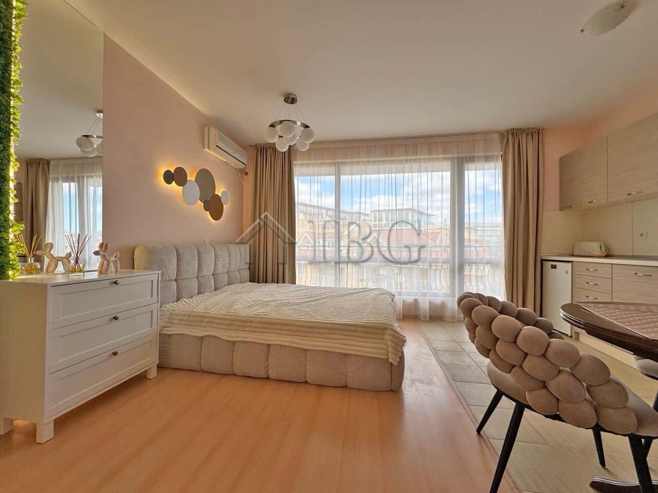Cozy studio with balcony and sea views in Diamond Bay, Sunny Beach.
