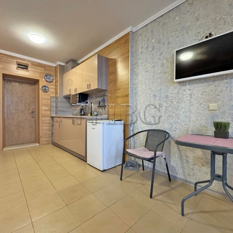 Bright studio apartment in Diamond Bay, Sunny Beach with modern kitchen and living area. Perfect for.
