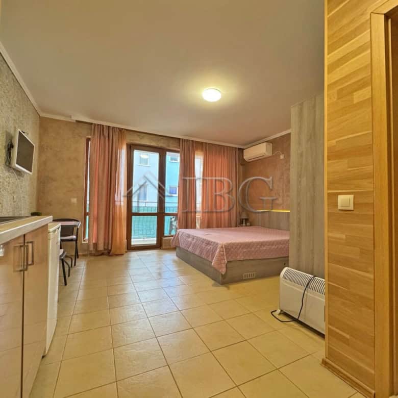 Bright studio apartment with balcony in Diamond Bay, Sunny Beach. Perfect for holiday stays or inves.