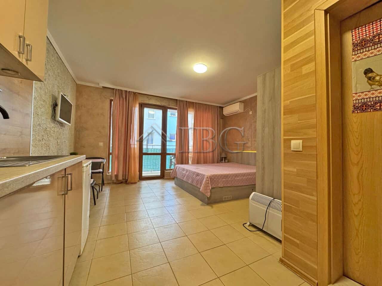 Bright studio apartment with balcony in Diamond Bay, Sunny Beach. Perfect for holiday stays or inves.