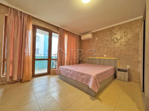 Bright studio apartment with balcony in Diamond Bay, Sunny Beach. Modern interior, close to beaches.