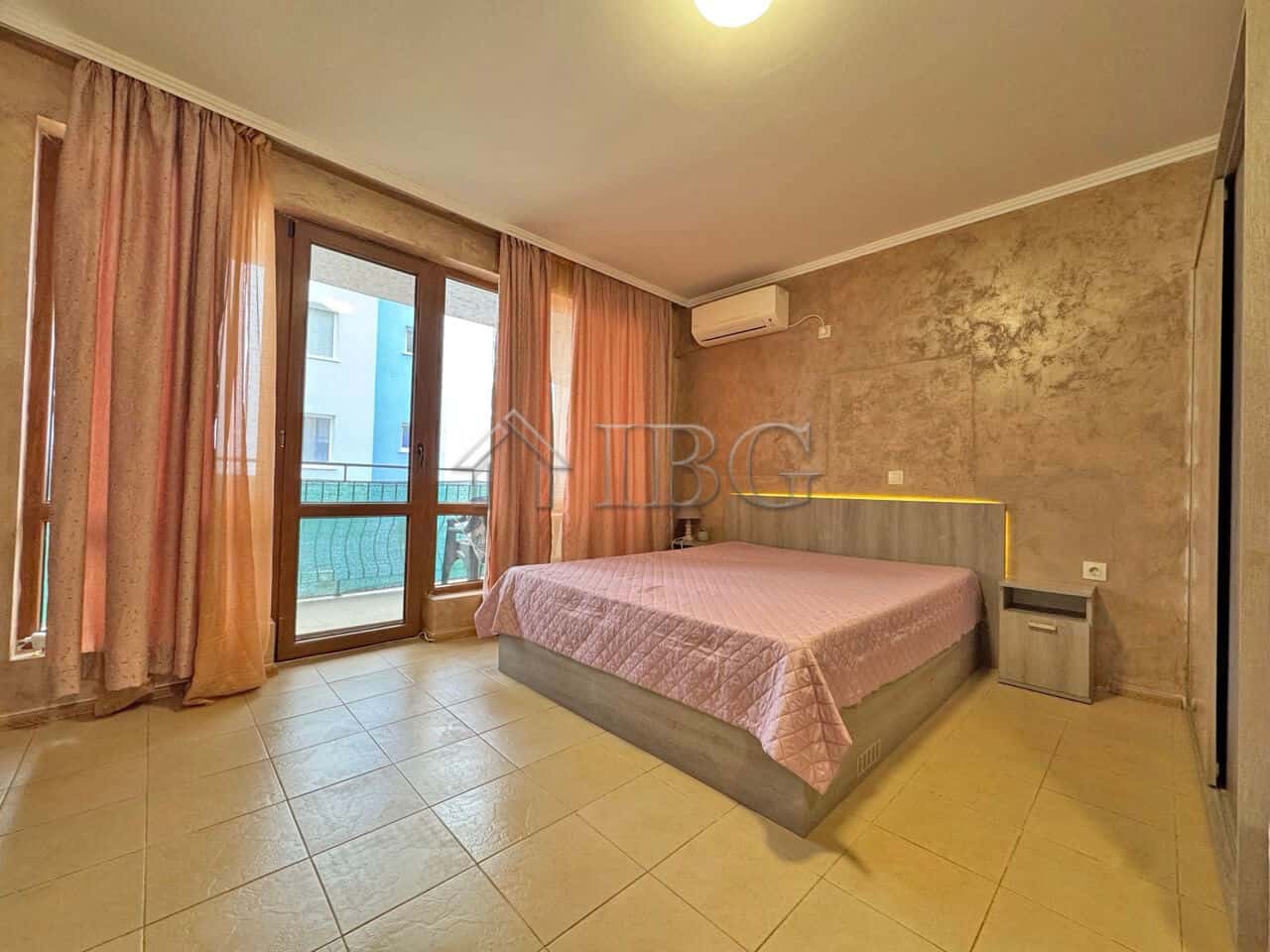 Bright studio apartment with balcony in Diamond Bay, Sunny Beach. Modern interior, close to beaches.