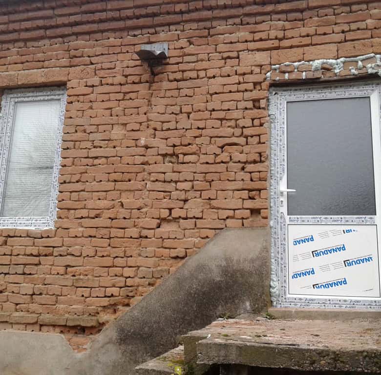 House for sale in Bulgaria with renovation potential, 3-bedroom property in Stezherovo, Pleven regio.