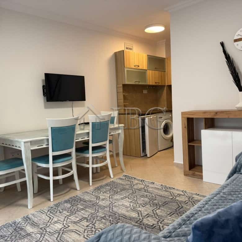 Bright studio apartment with balcony overlooking lush green yard in Cascadas Complex. Perfect for co.