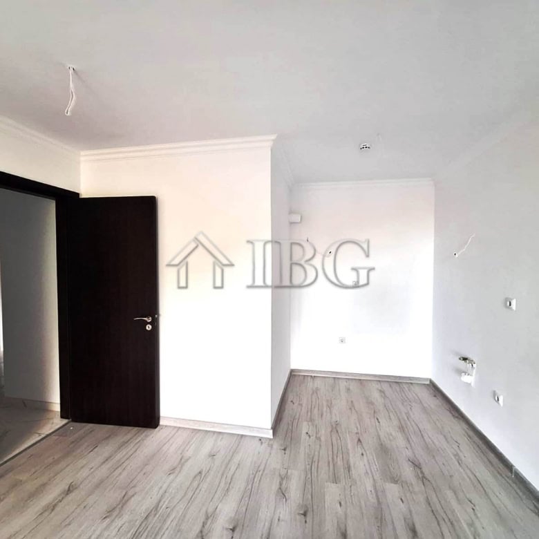 Spacious interior of a 2-bedroom apartment with forest and partial sea views in Etara 4, Sveti Vlas.