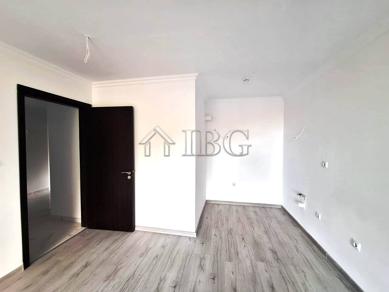 Spacious interior of a 2-bedroom apartment with forest and partial sea views in Etara 4, Sveti Vlas.