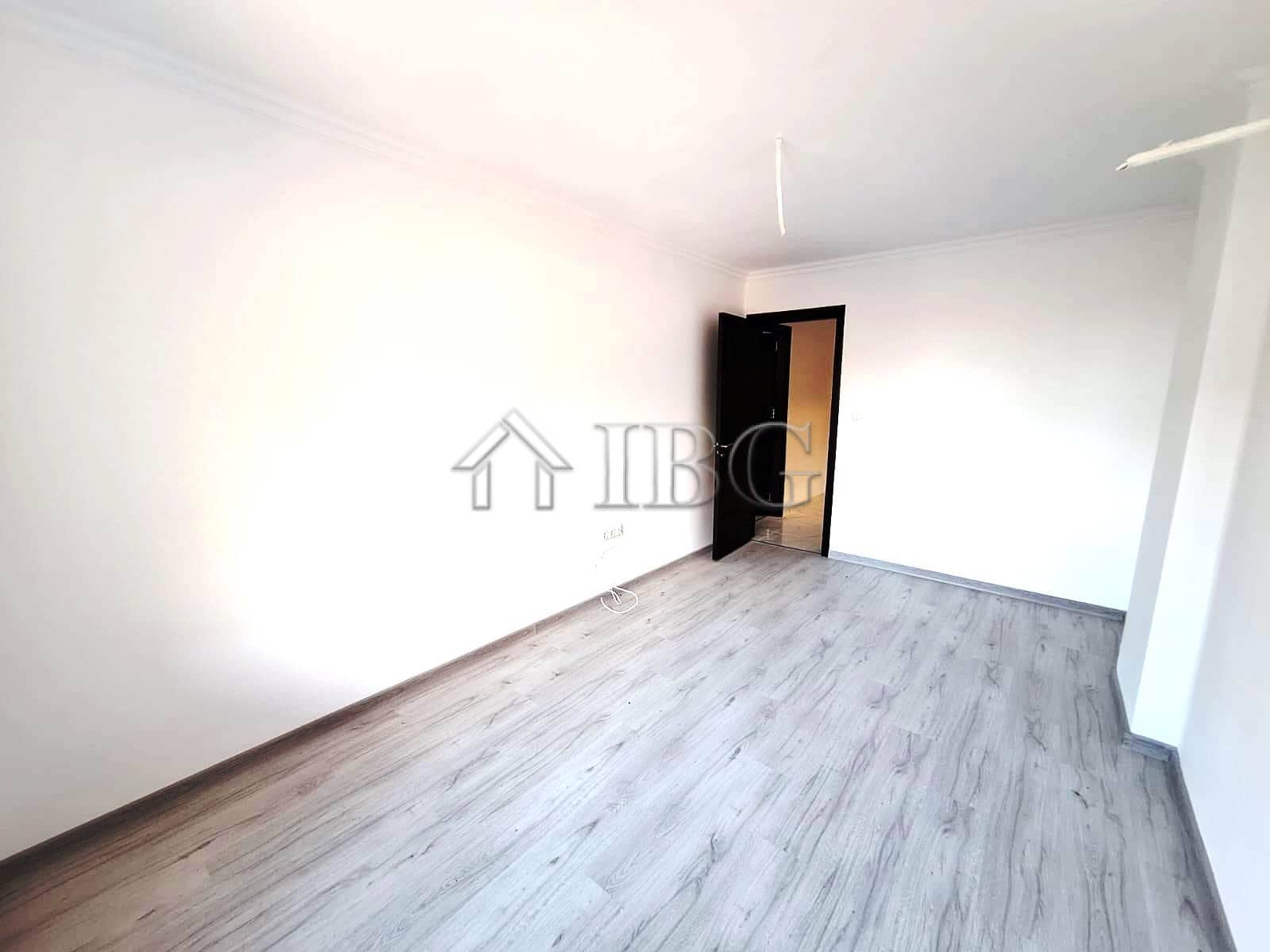 Bright 2-bedroom apartment with forest and partial sea views in Etara 4, Sveti Vlas. Perfect for inv.