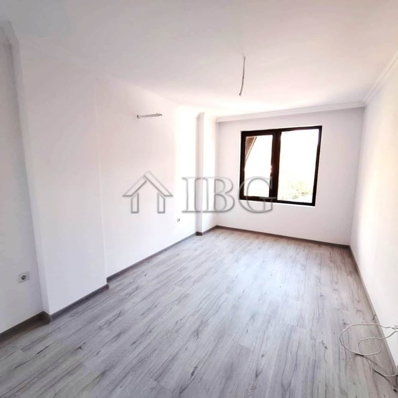 Bright living room with forest and partial sea views in Etara 4.