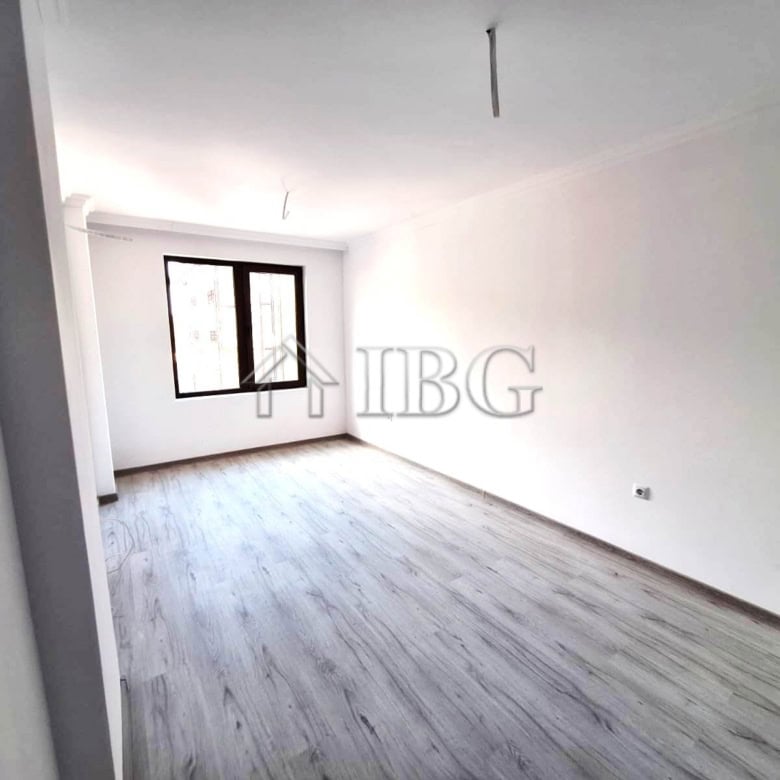 Spacious 2-bedroom apartment with forest and partial sea views in Etara 4, Sveti Vlas. Bright, open-.
