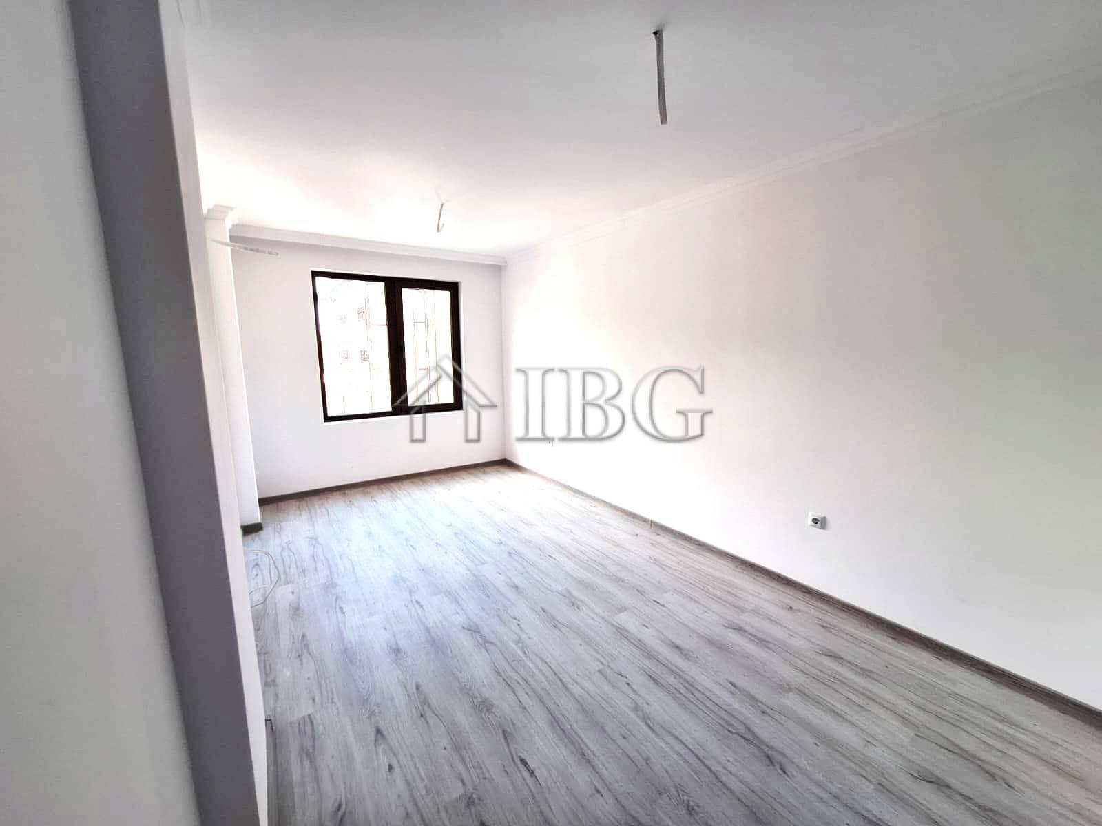 Spacious 2-bedroom apartment with forest and partial sea views in Etara 4, Sveti Vlas. Bright, open-.