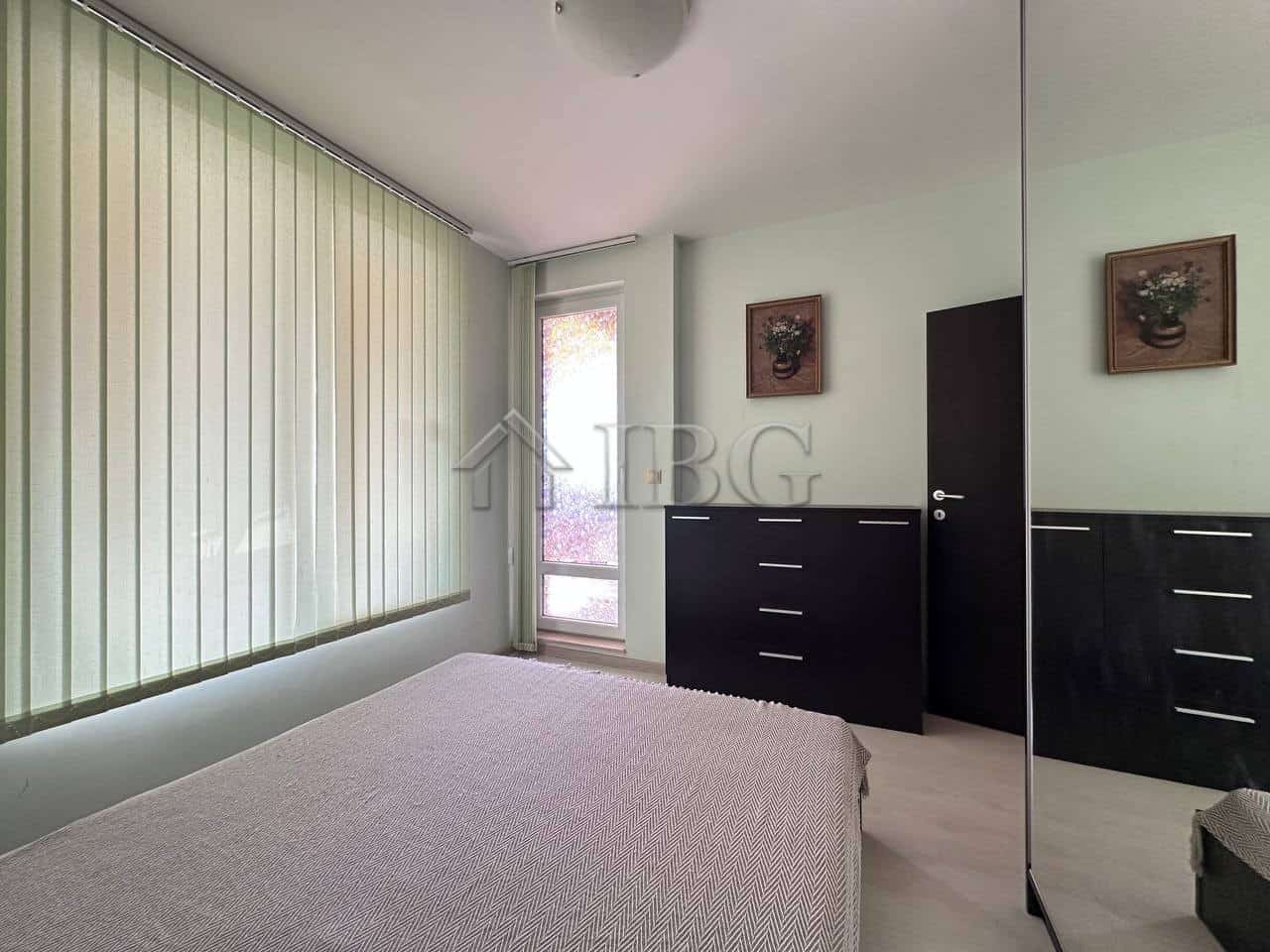 Bright 1-bedroom apartment with modern furnishings in Ravda residential building.