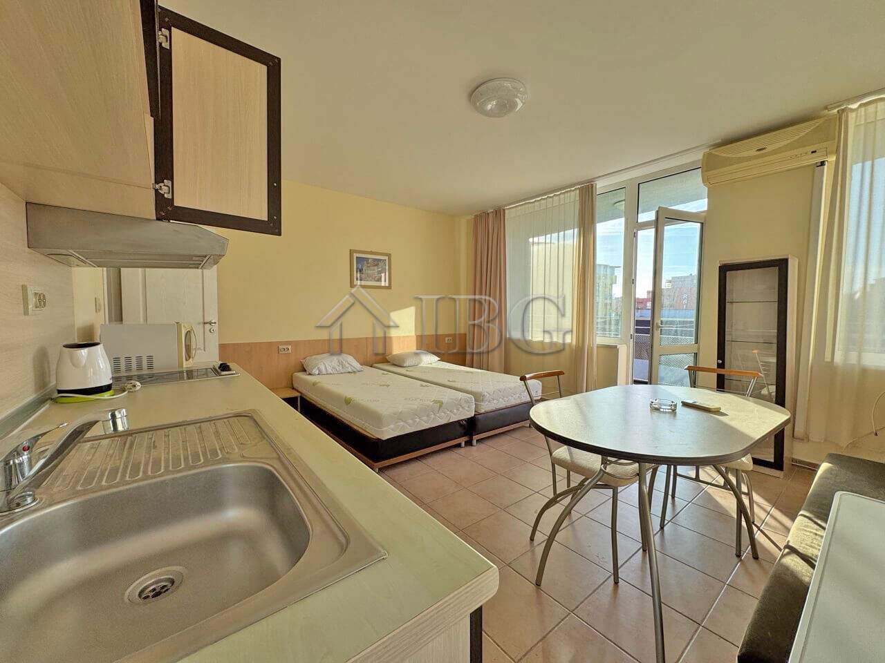 Bright apartment with modern kitchen and spacious living area in Sunny Beach. Perfect for comfortabl.