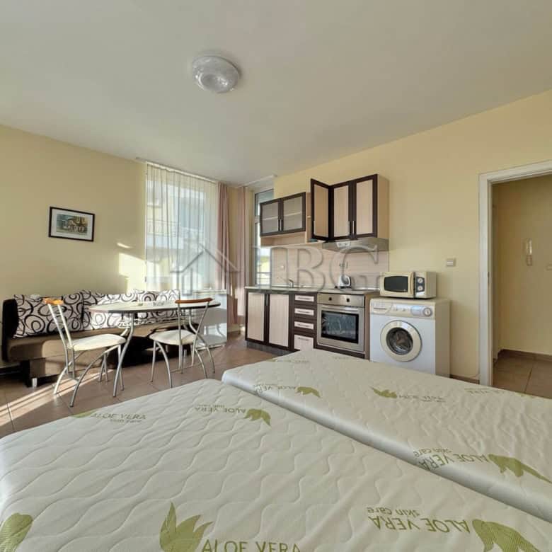 Bright apartment with modern kitchen and living area in Sunny Beach. Perfect for vacation or investm.