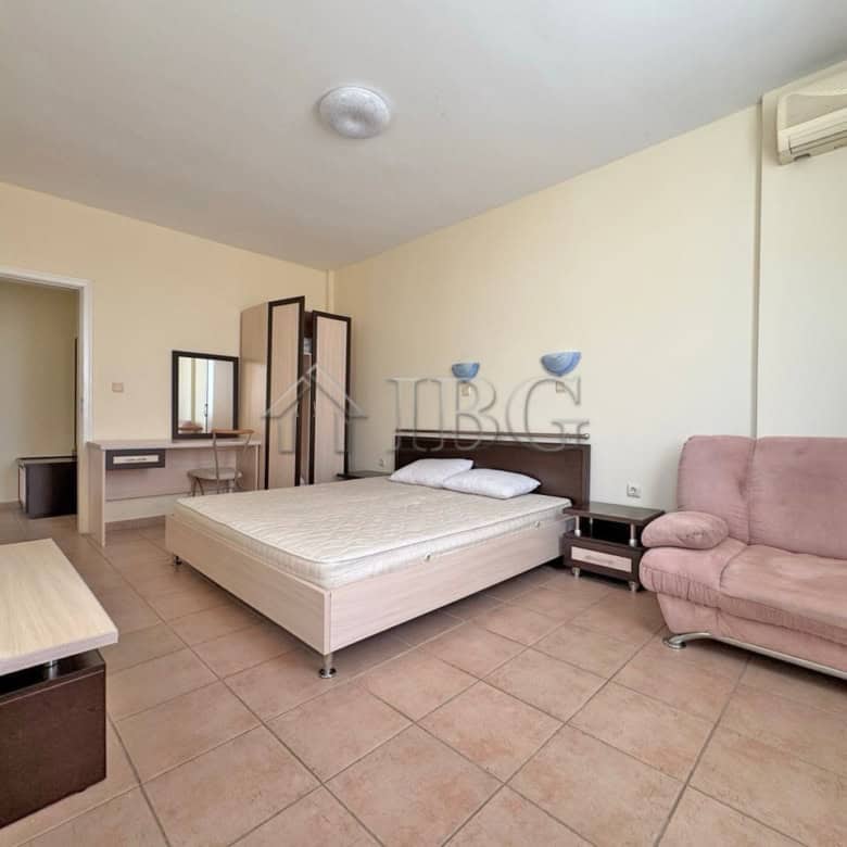 Comfortable 1-bedroom apartment for sale at Apart Hotel Favorit, Sunny Beach. Modern furnishings and.