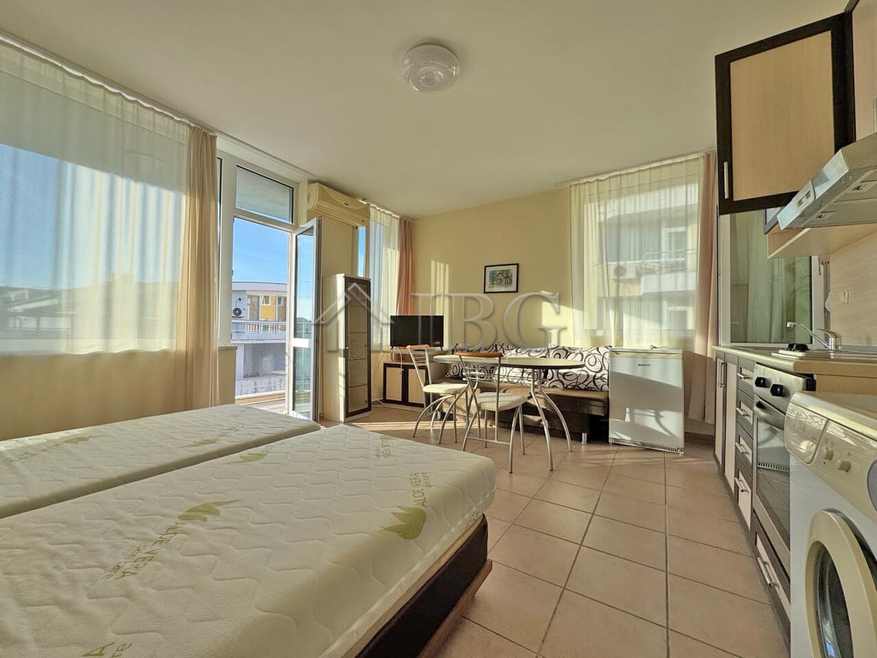 Bright 1-bedroom apartment with modern amenities in Apart Hotel Favorit, Sunny Beach.