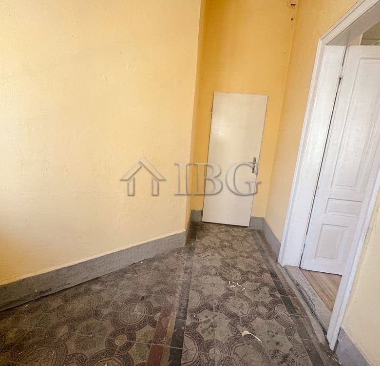 Office space available for rent in the heart of Ruse city center. Perfect for small businesses or st.