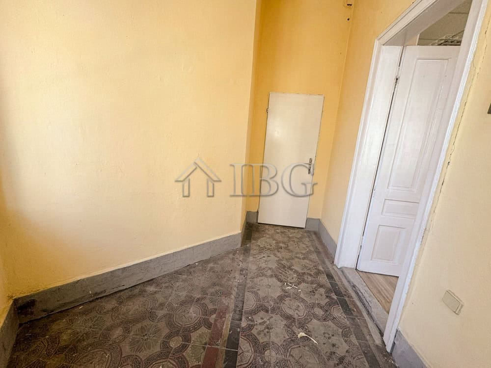 Office space available for rent in the heart of Ruse city center. Perfect for small businesses or st.
