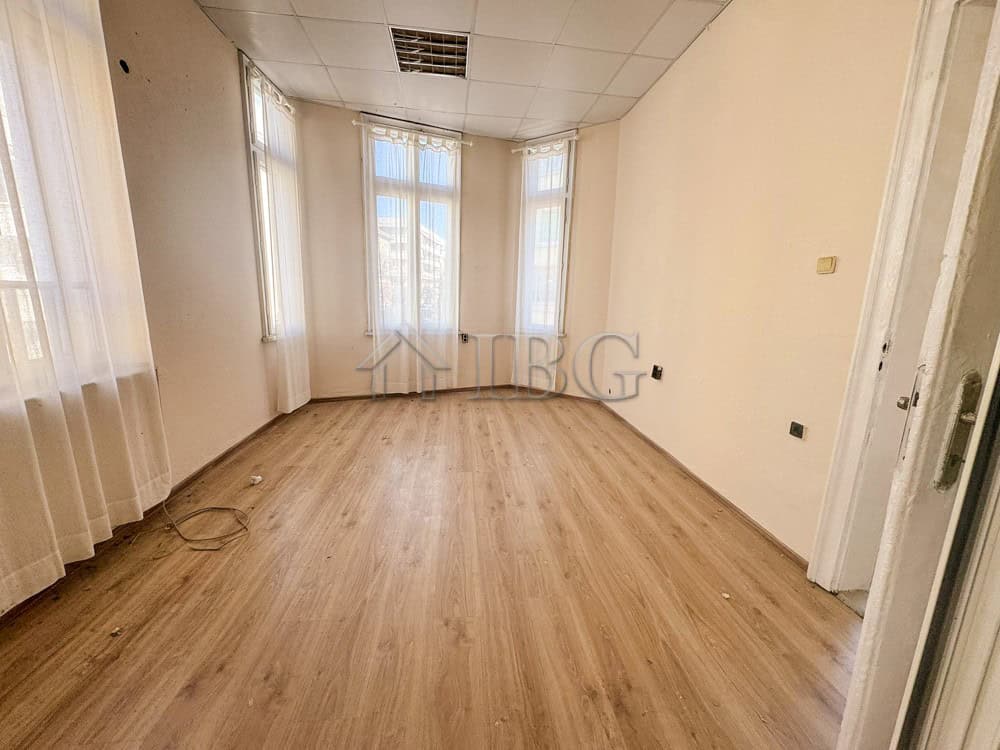 Office for Rent in the Center of Ruse – Aristocratic Building.