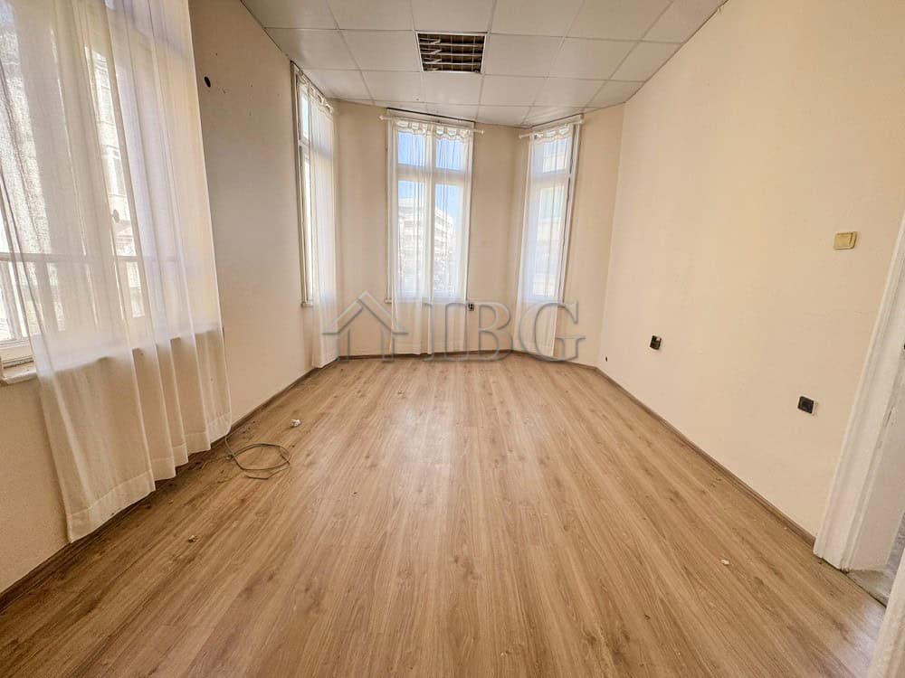 Office for Rent in the Center of Ruse – Aristocratic Building.