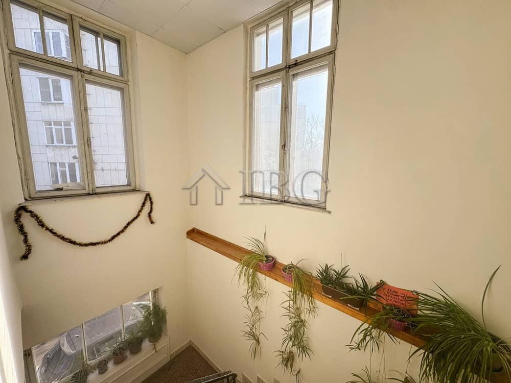Bright office for rent in the center of Ruse, featuring large windows, high ceilings, and a welcomin.