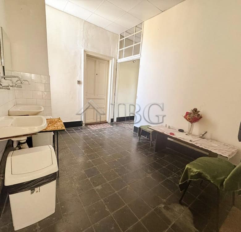 Office for rent in the heart of Ruse, Bulgaria, ideal for small businesses or startups.