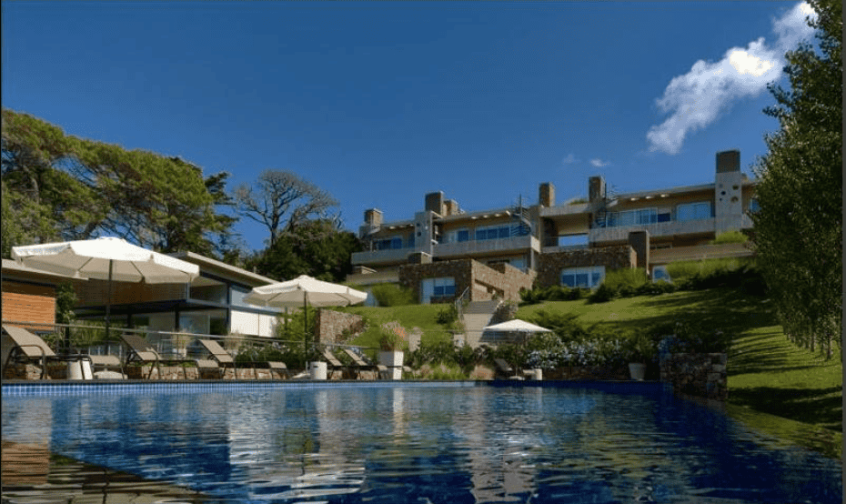 Apartment for Sale in P. Ballena Maldonado with pool and scenic views.