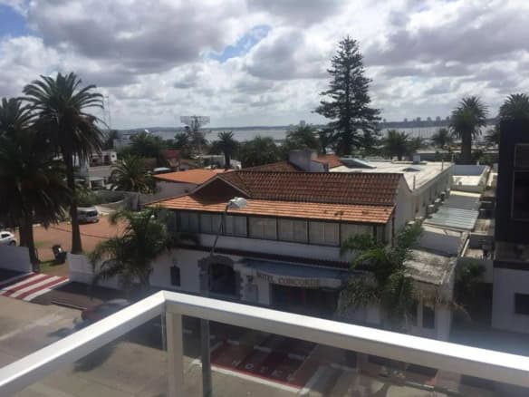 Beautiful apartment overlooking the ocean in Punta del Este, Maldonado, ideal for sale or investment.