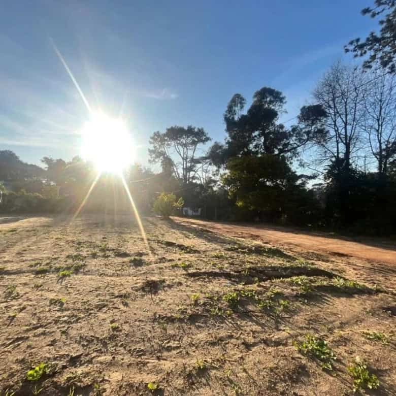 Building lot for sale near Punta del Este golf course in Maldonado, ideal for residential developmen.
