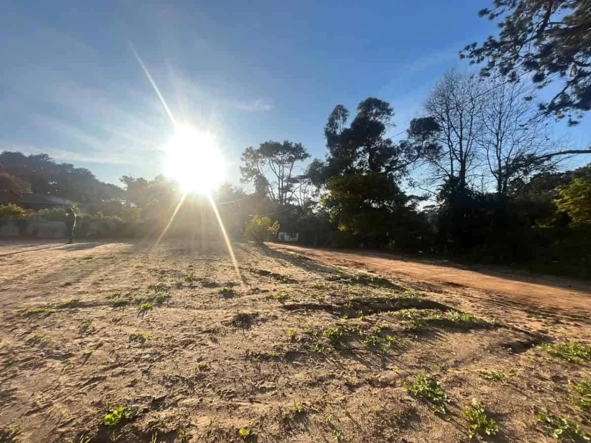 Building lot for sale near Punta del Este golf course in Maldonado, ideal for residential developmen.