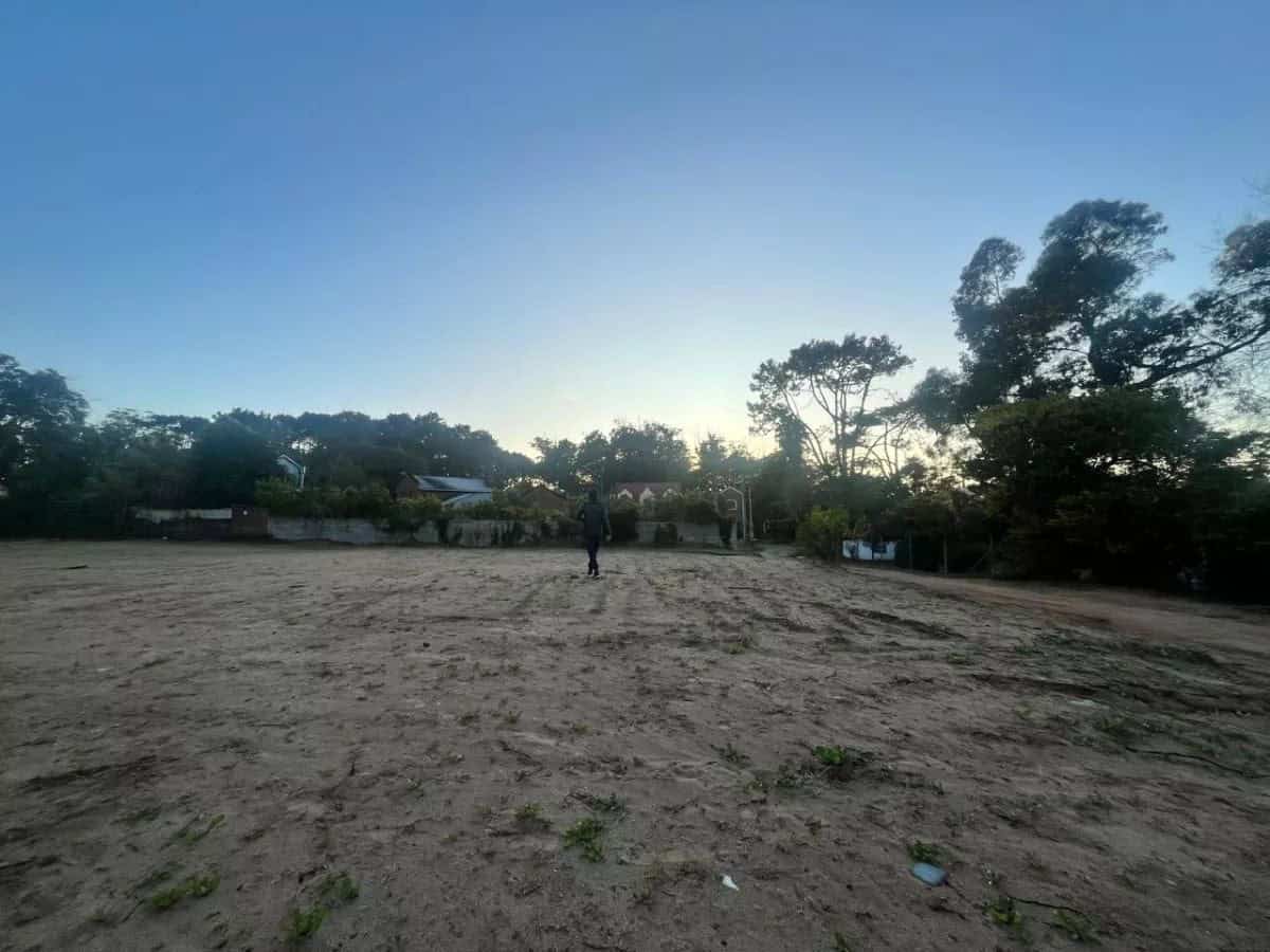 Empty building lot for sale in Punta del Este golf course community. Ideal for constructing a custom.