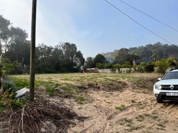 Building lot for sale near Punta del Este golf course in Maldonado, Uruguay. Ideal for residential d.