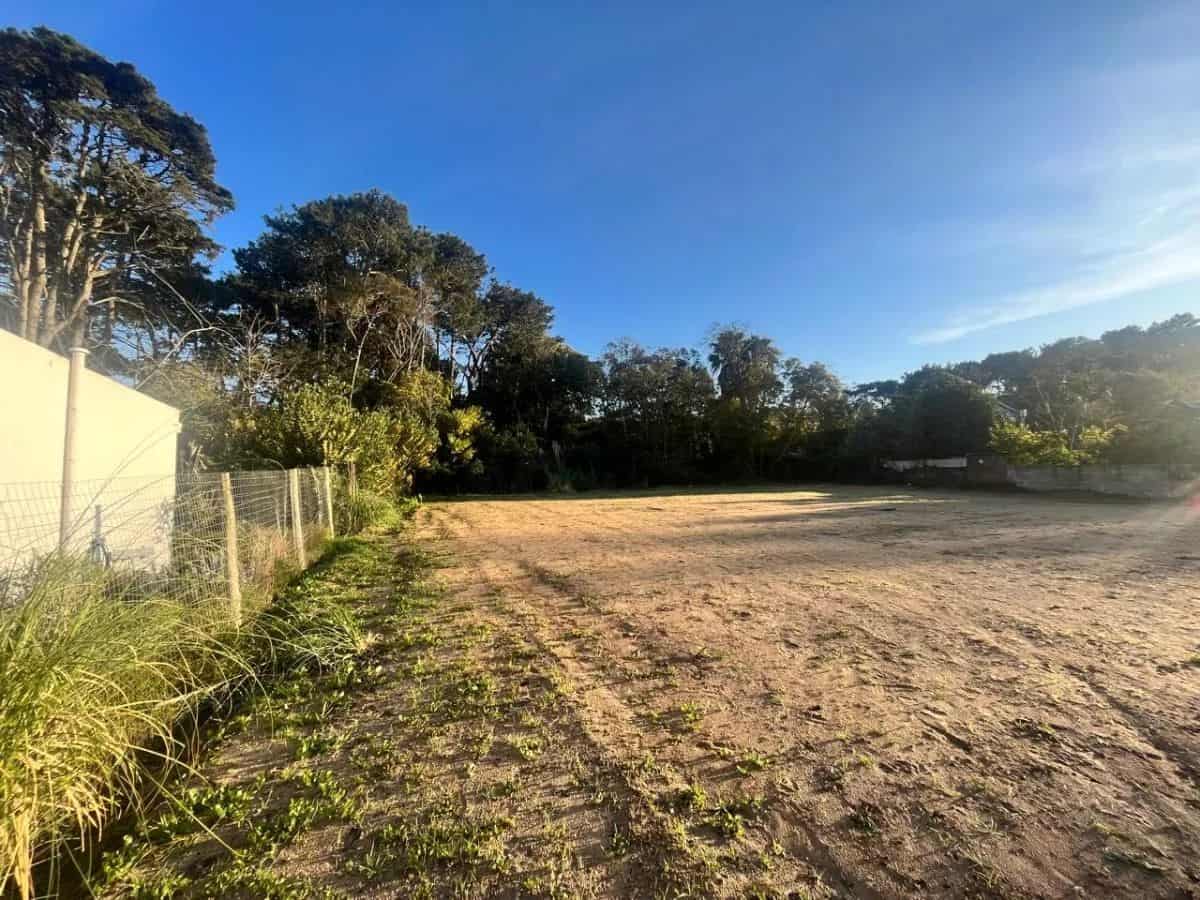 Building lot for sale in Punta del Este golf course community, ideal for luxury home construction in.