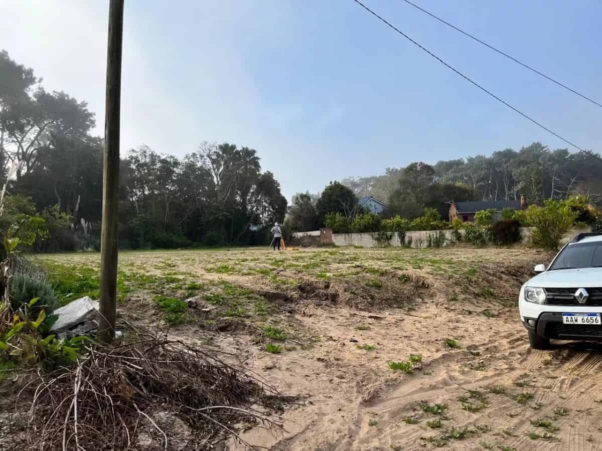 Building lot for sale near Punta del Este golf course in Maldonado, Uruguay. Ideal for residential d.