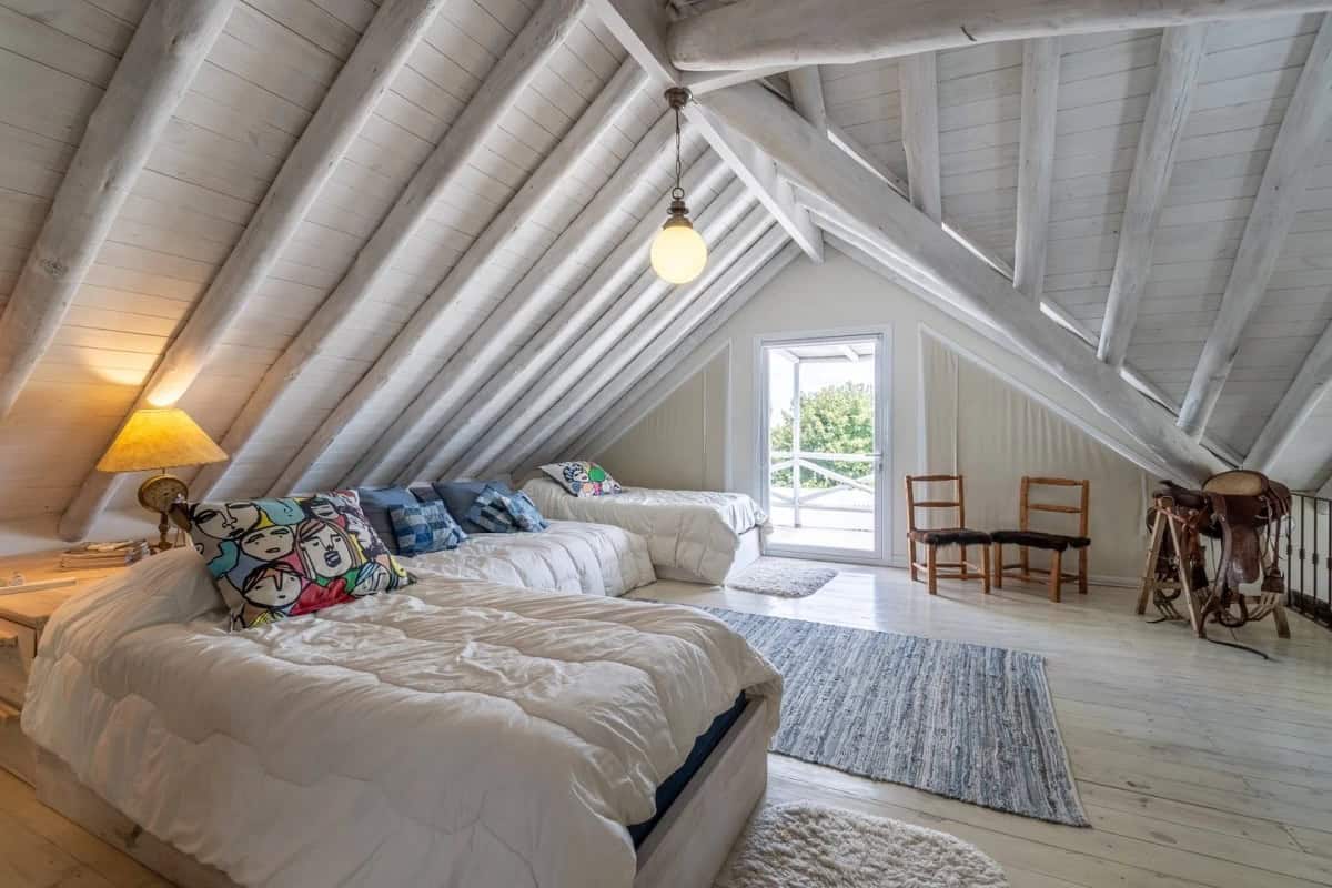 Attic country house for sale in Punta Ballena, Maldonado, featuring cozy interiors and scenic views.