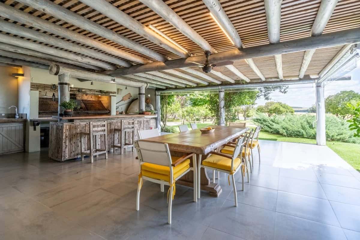 Spacious outdoor dining area with scenic views in Punta Ballena, Maldonado.