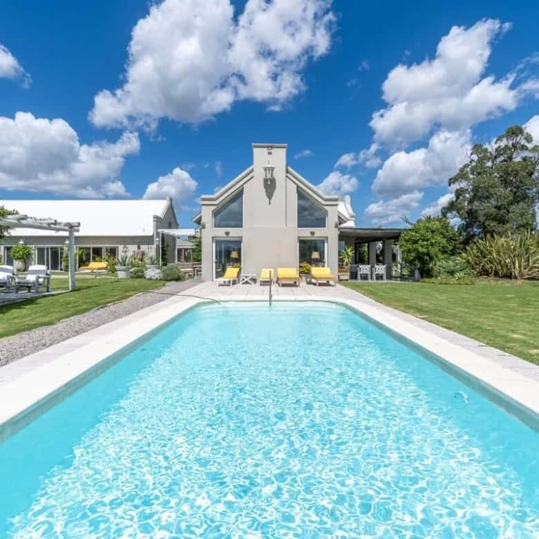 Elegant country house for sale in Punta Ballena, Maldonado, featuring a private pool and spacious ou.