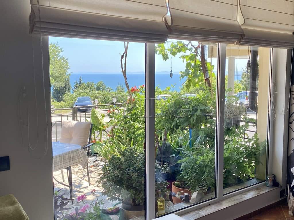 Sea view apartment with 3 bedrooms and 2 bathrooms in Sveti Vlas, no maintenance fee.