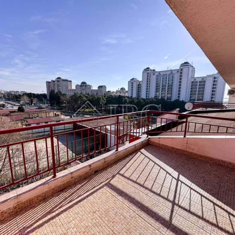 Modern apartment with balcony overlooking Sunny Beach and the Black Sea. Perfect for comfortable sea.