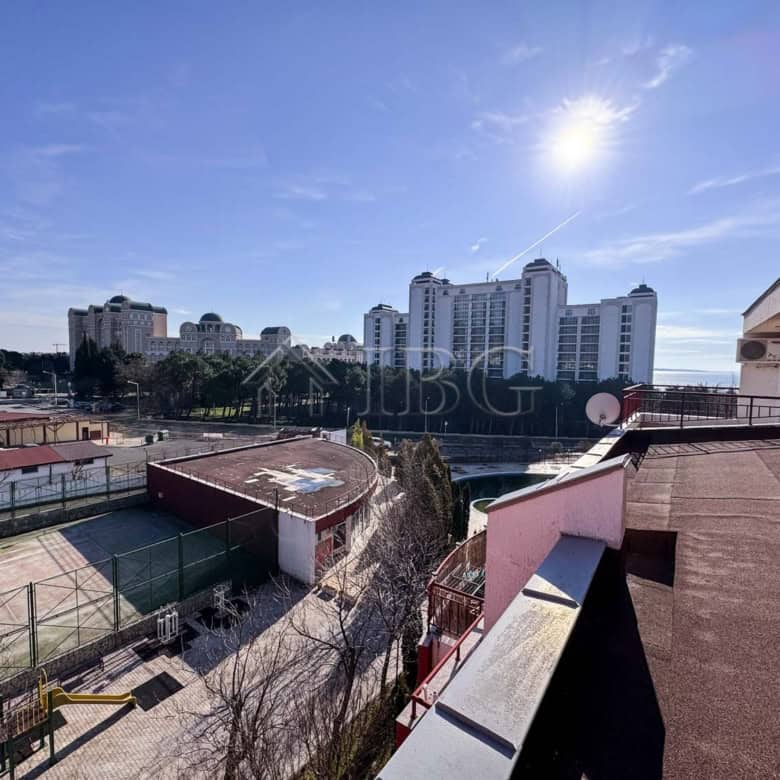 Bright apartment with 2 bedrooms and 2 bathrooms overlooking the sea in Green Fort, Sunny Beach. Mod.