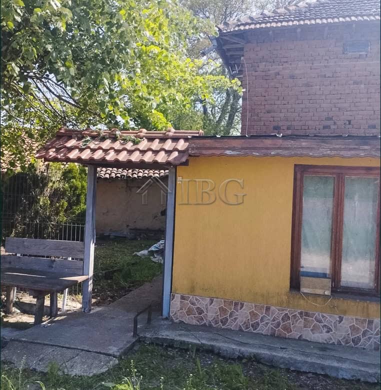 Charming two-storey house with a large garden, located on the edge of a village, ideal for peaceful.