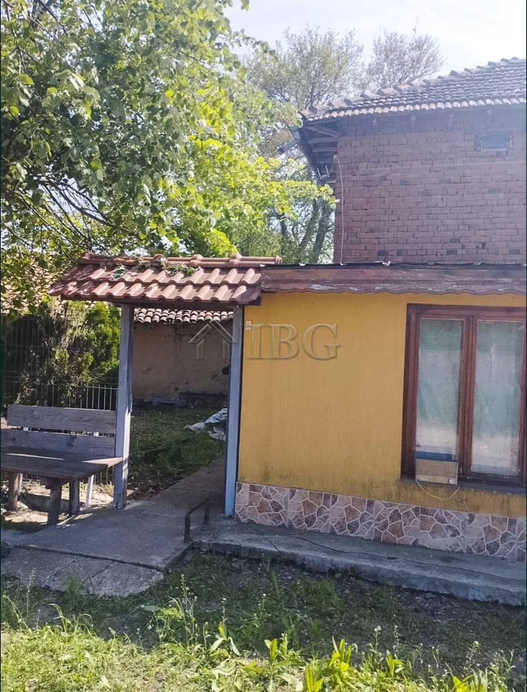 Charming two-storey house with a large garden, located on the edge of a village, ideal for peaceful.
