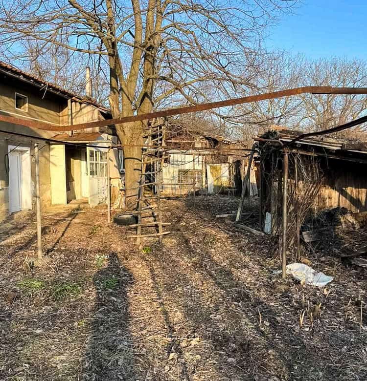 House at Brestovitsa Village with Large Garden and Outbuildings.