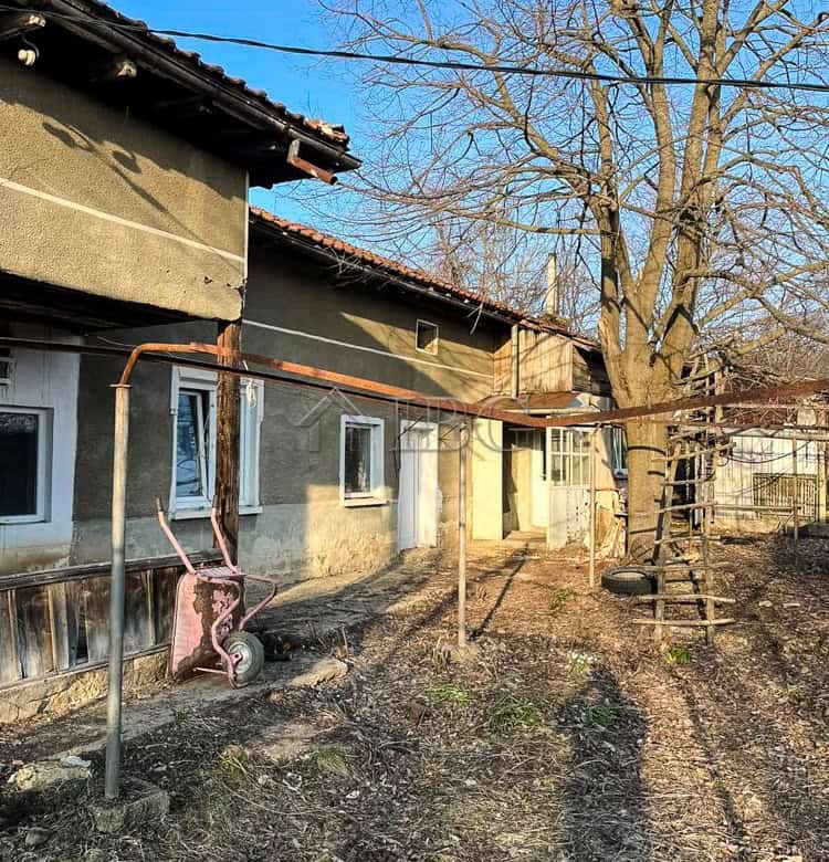 House at Brestovitsa Village with Large Garden, Garage, and Outbuildings.