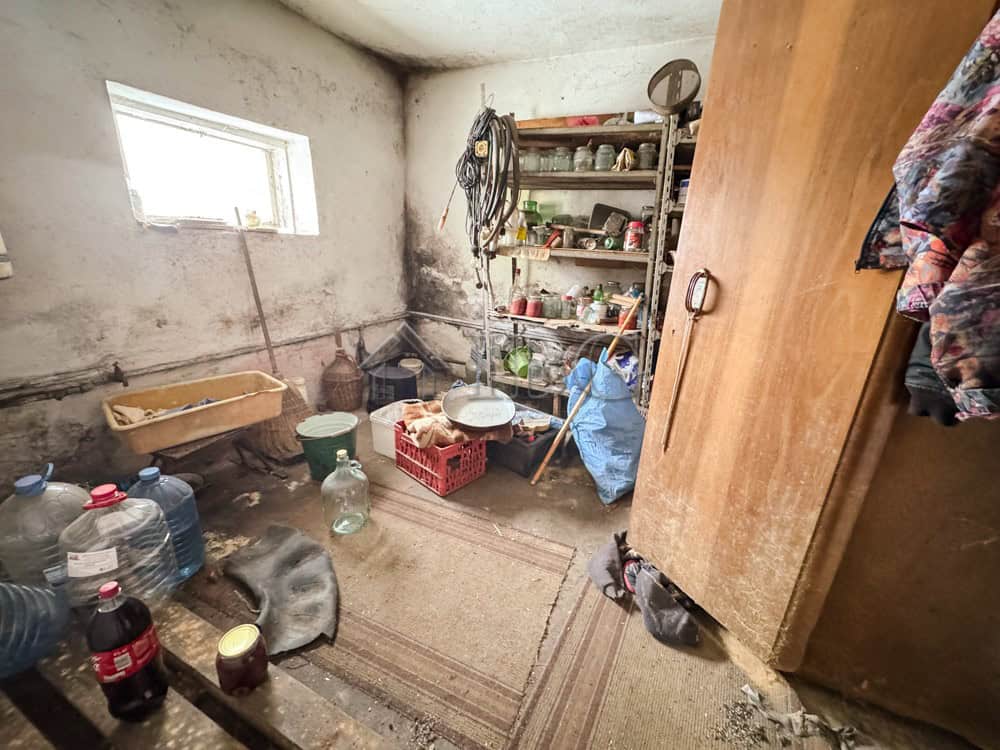 Spacious 3-bedroom house for sale in Shtraklevo Village, Ruse area, featuring a large garden and rus.