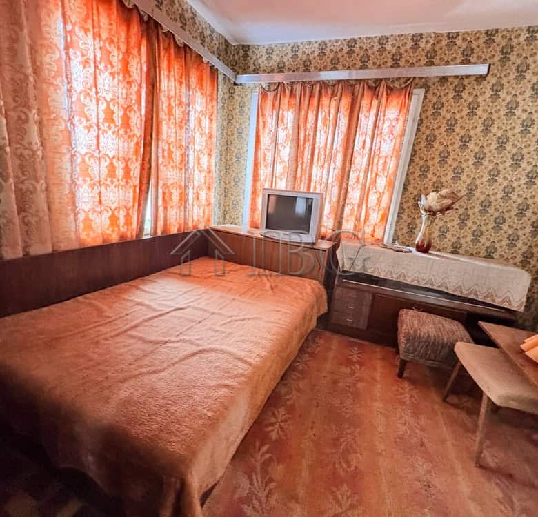 Spacious 3-bedroom house for sale with large garden in Shtraklevo Village, Ruse Area. Perfect for fa.