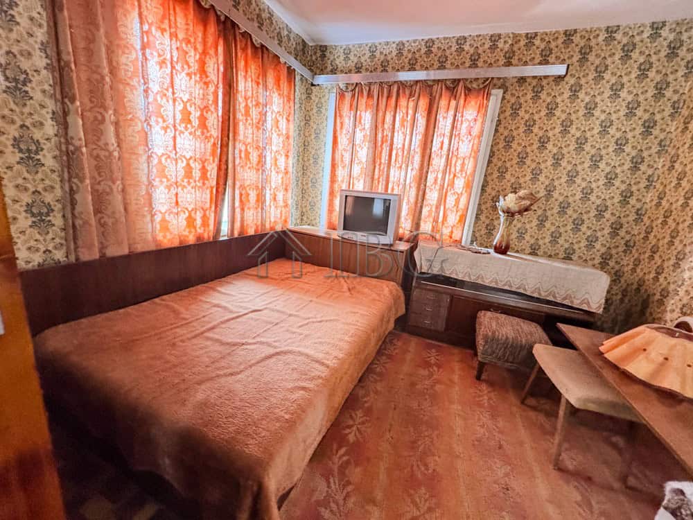 Spacious 3-bedroom house for sale with large garden in Shtraklevo Village, Ruse Area. Perfect for fa.