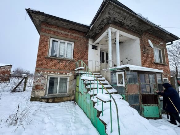 House for sale in Shtraklevo Village, Ruse area, featuring three bedrooms and a large garden.