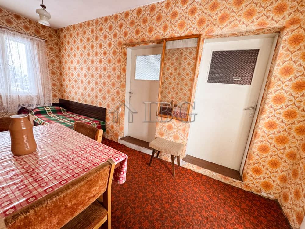 Charming 3-bedroom house for sale in Shtraklevo Village, featuring a large garden and vintage interi.